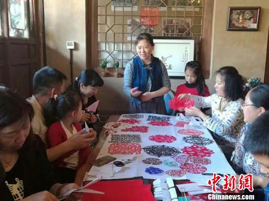 剪纸传承人：童年因此而多彩“飞天”促其延续手艺