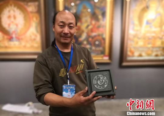 非遗传承人“回炉”高校研培携“毕业作品”展现代之美