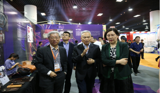 cctv《我爱你中华》节目组走进2019中国•洛阳（国际）创意产业博览会暨第七届“三彩杯”创意设计大赛681.png